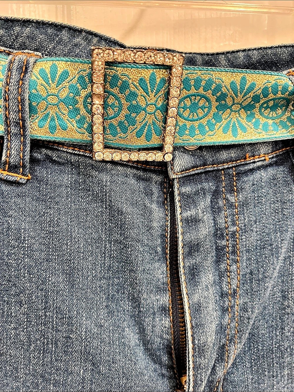 Size 8P The Denim Tailor Multi Color Ribbon Embellished Capri Jeans in Blue - Picture 4 of 4